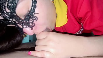Graba como se coge a una cajera nalgona del Oxxo con antifaz