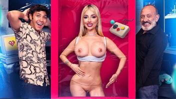 El cumpleaños de Pablito termina con follada a muñeca poseída