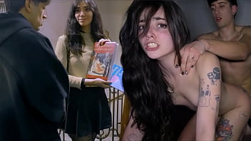 Cogidon a una chica flaquita que conocio en la biblioteca