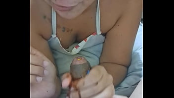 Annie preparando su postre favorito, una choco verga