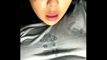 Rica puti pobre se da placer sola en su sofa